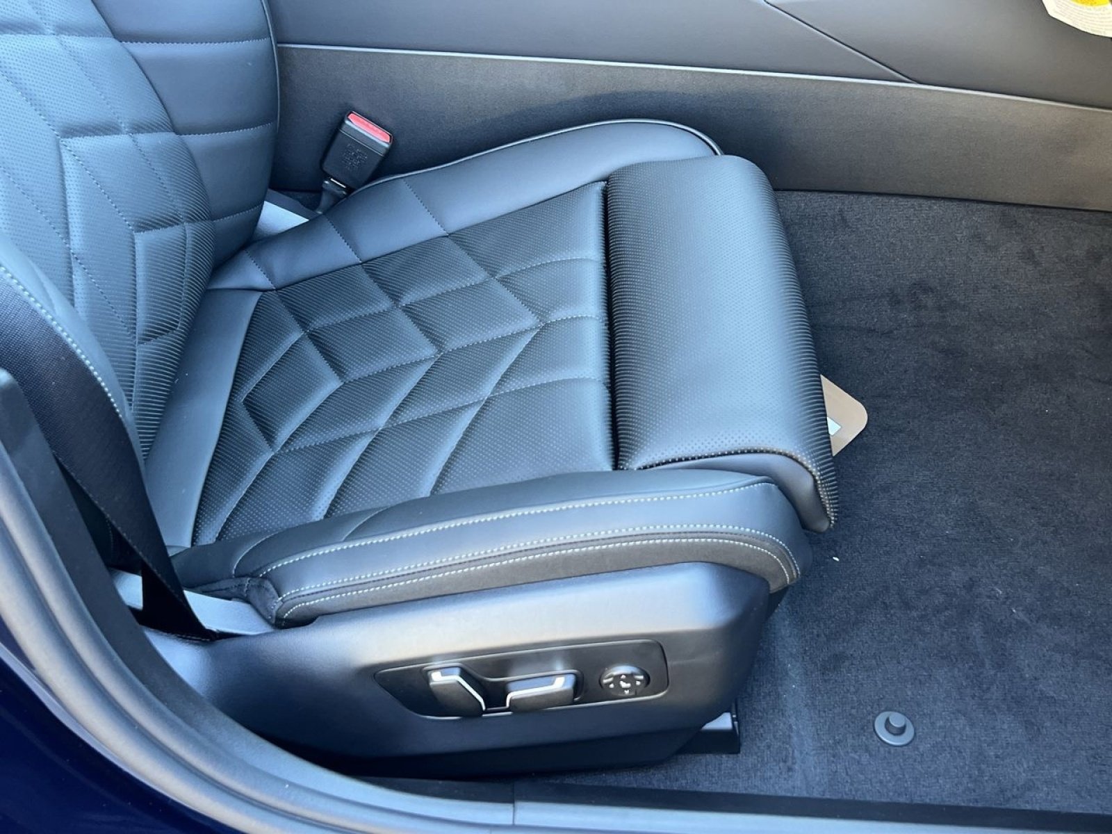 New 2026 BMW 550e xDrive w/ Executive Package image 26