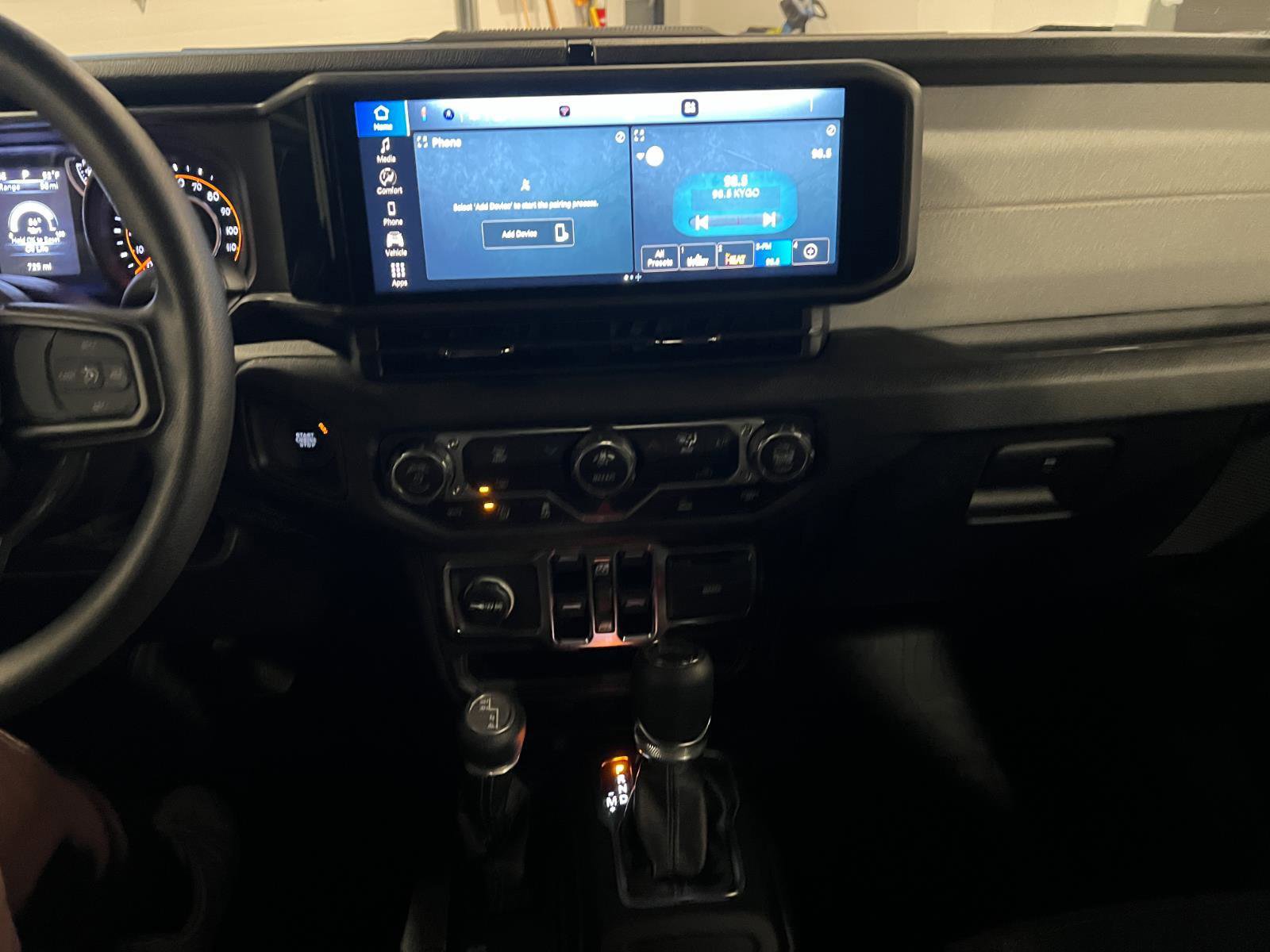 Used 2025 Jeep Gladiator Sport image 16