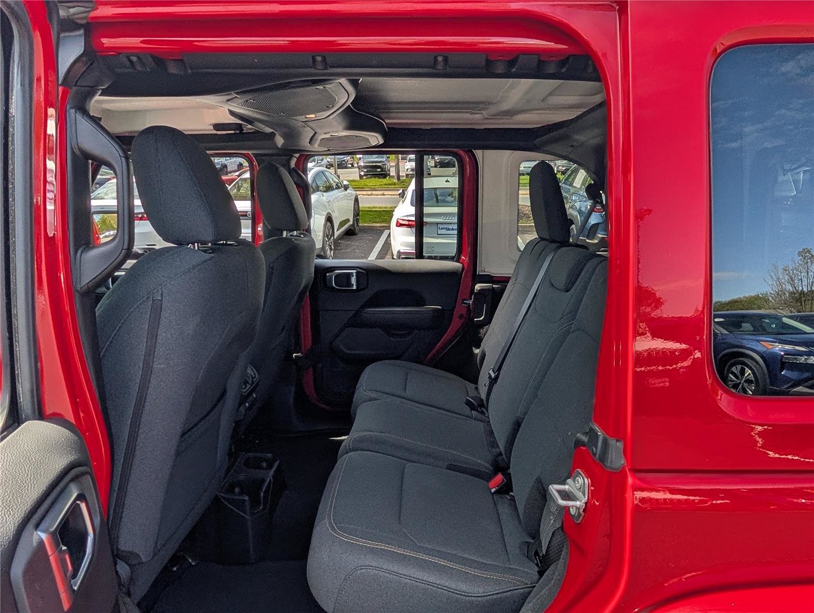 Used 2025 Jeep Wrangler Unlimited Sahara AWD/4WD image 13