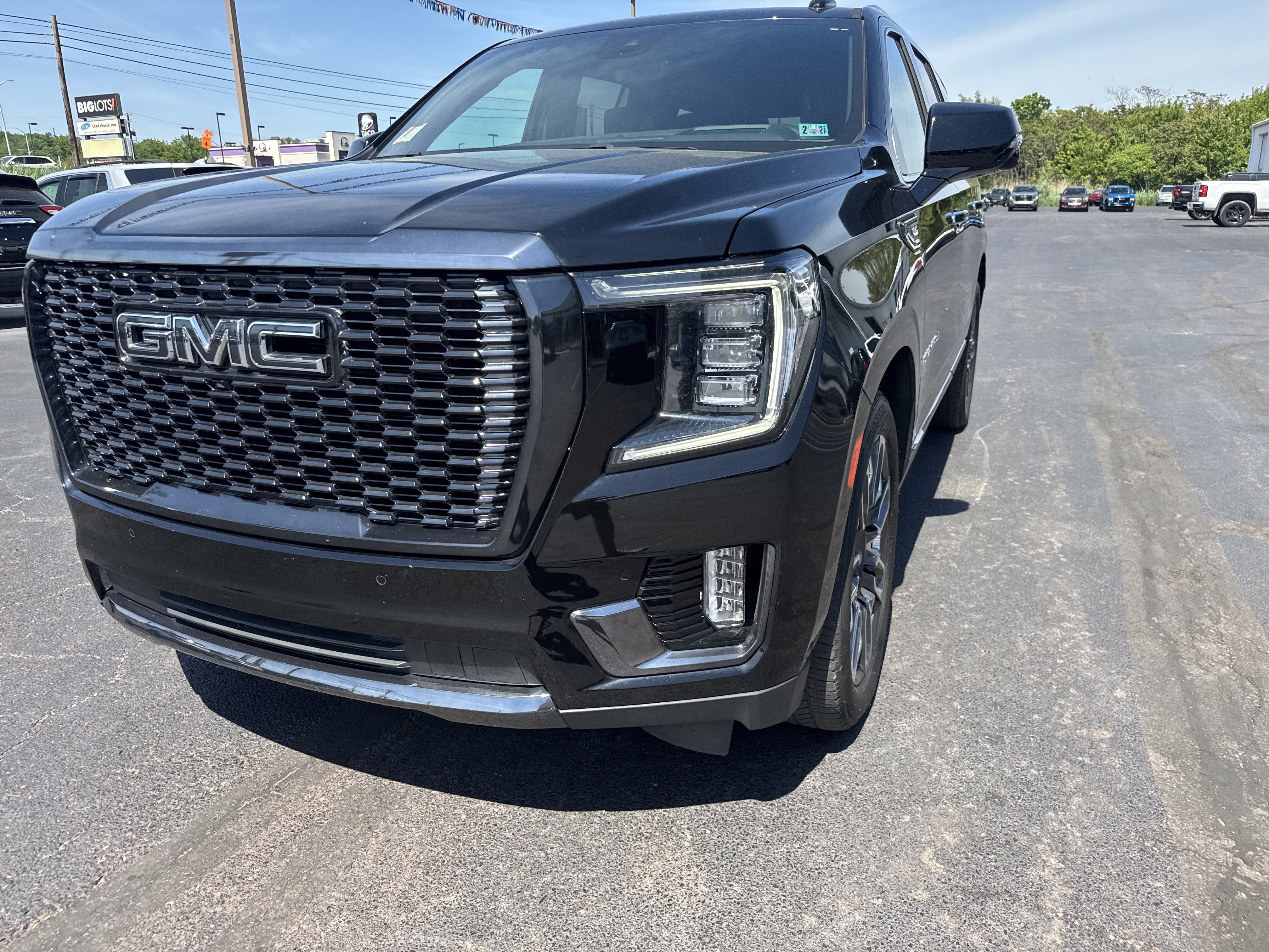 Used 2023 GMC Yukon Denali Ultimate AWD/4WD image 10