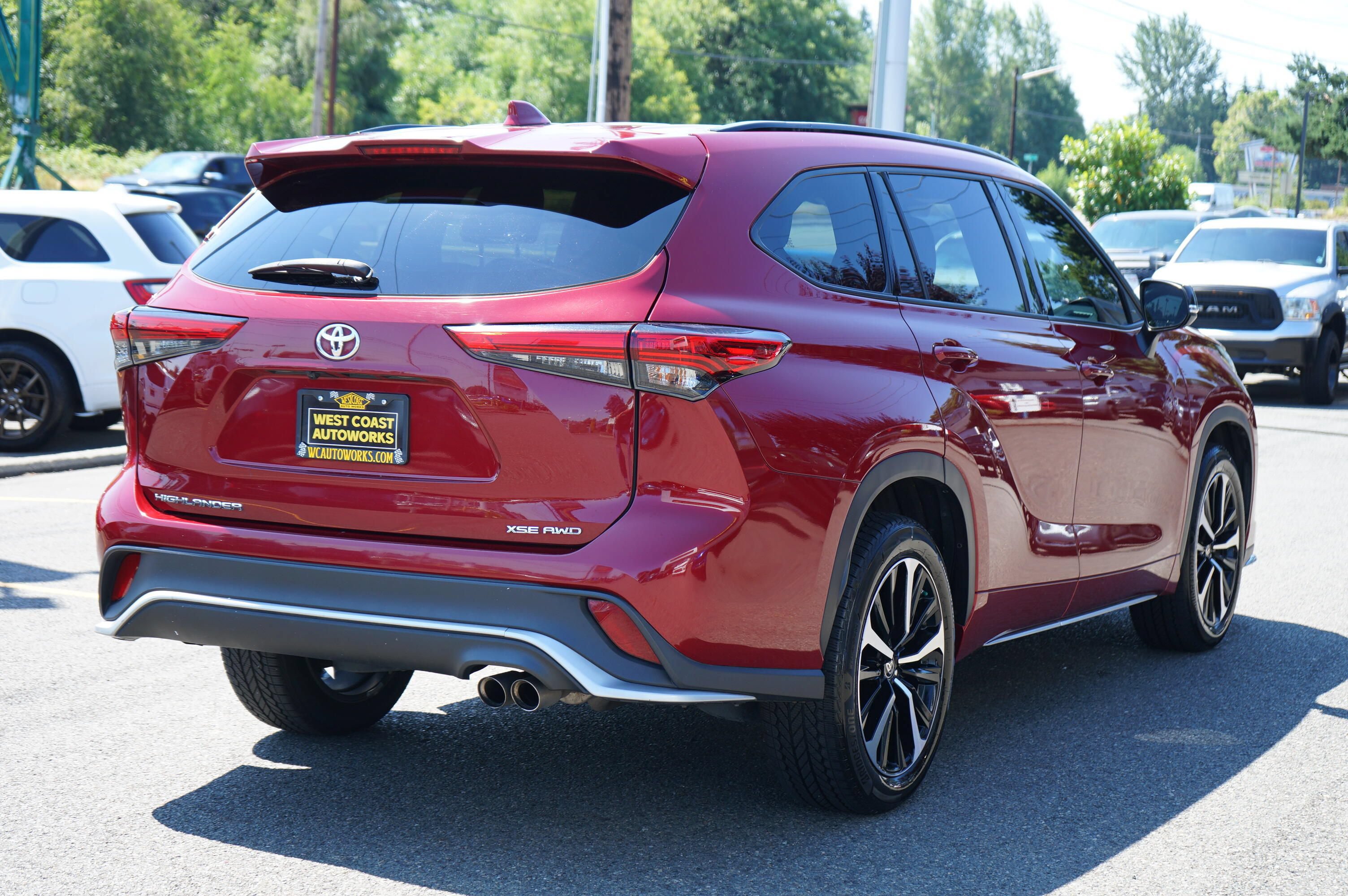 Used 2021 Toyota Highlander XSE AWD/4WD image 5