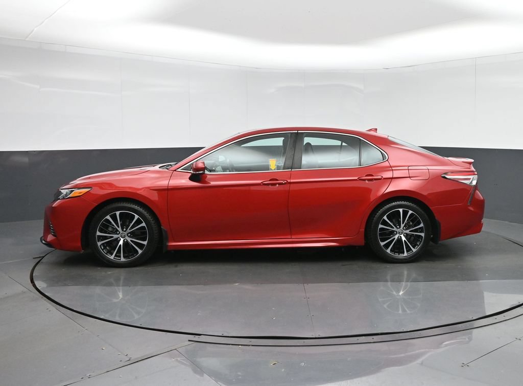 Used 2020 Toyota Camry SE w/ Sunroof Package FWD image 4