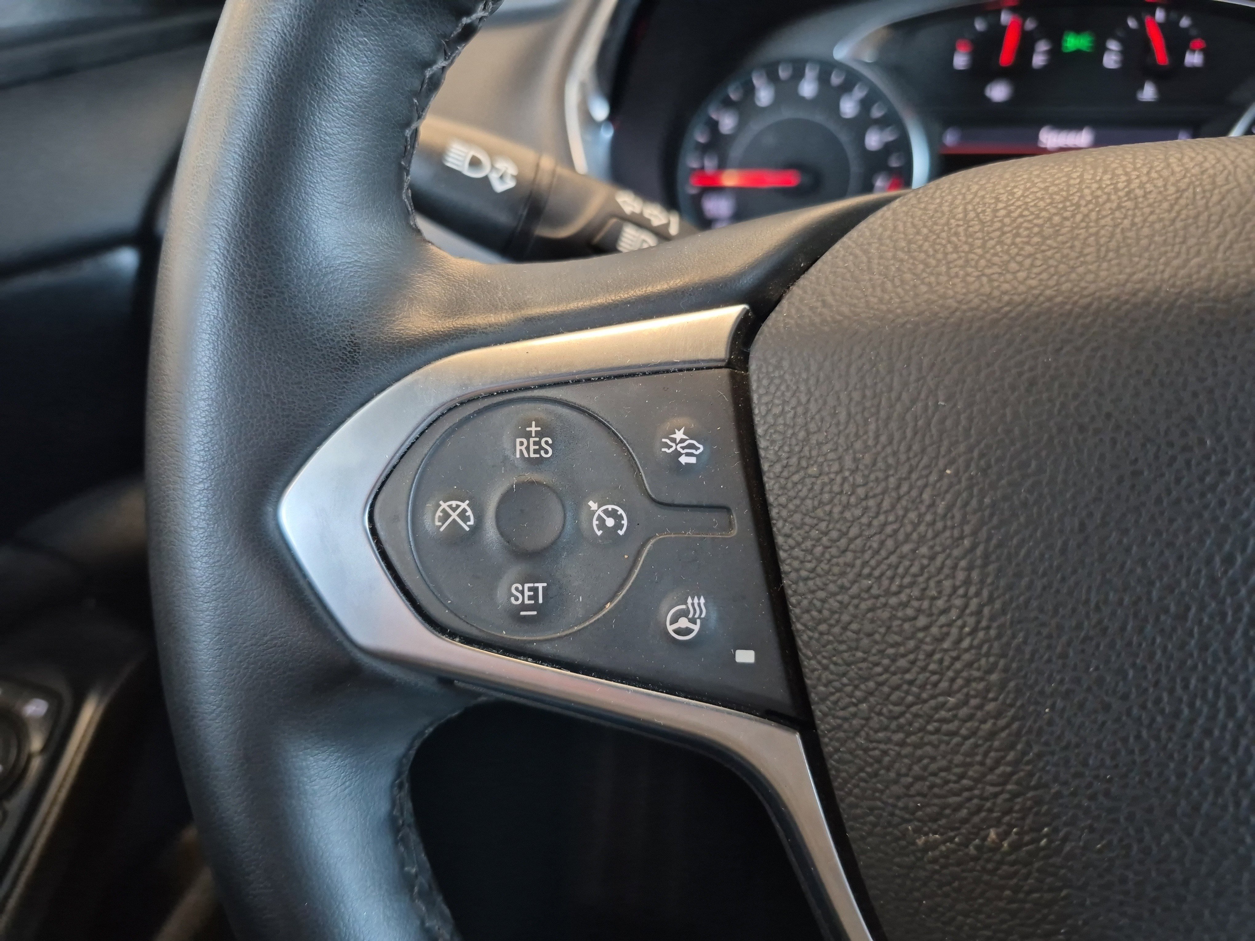 Used 2023 Chevrolet Traverse RS image 25