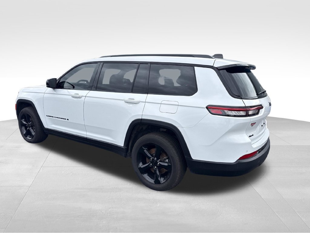 Used 2024 Jeep Grand Cherokee L Altitude AWD/4WD image 3