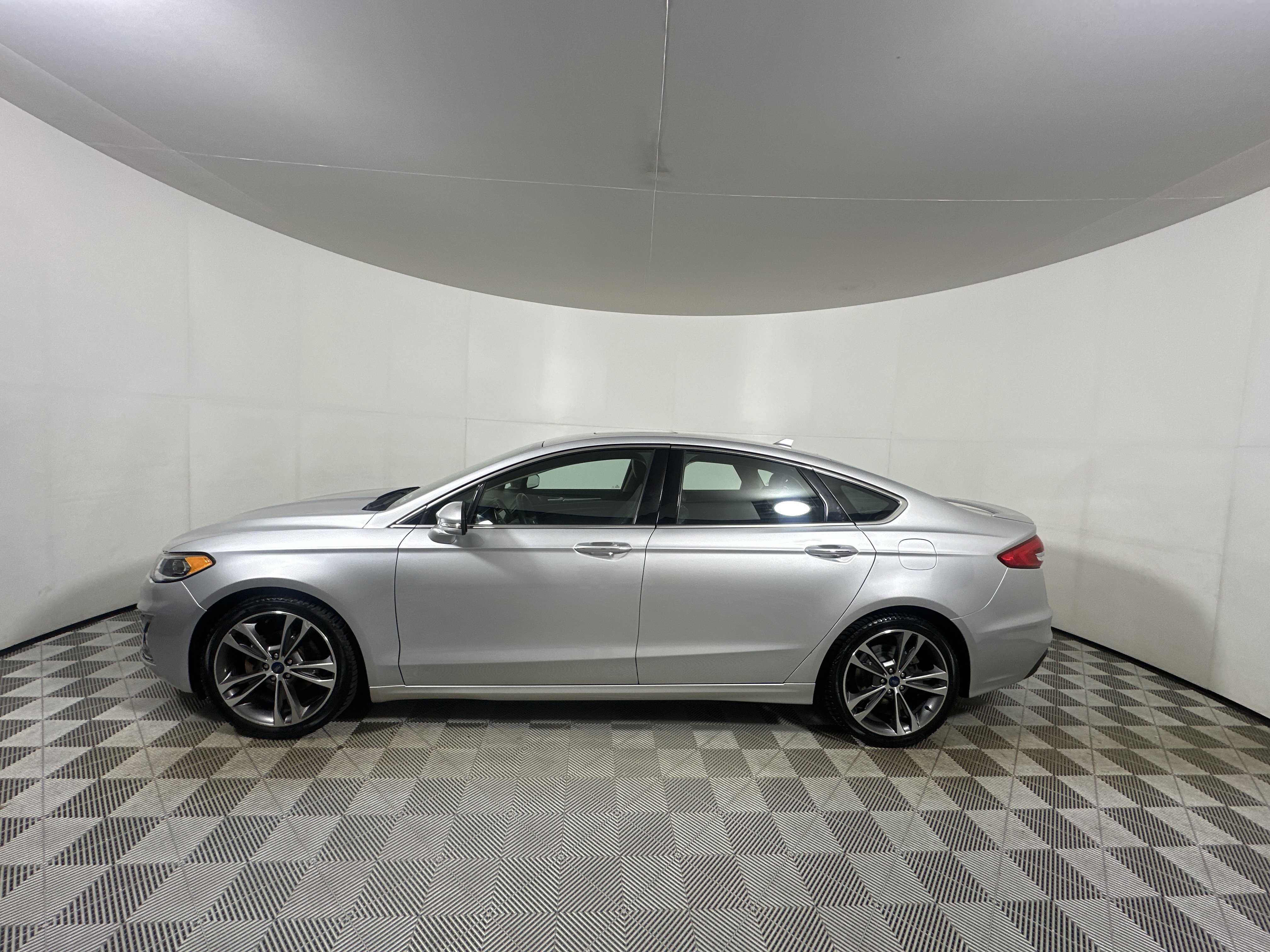 Used 2019 Ford Fusion Titanium AWD/4WD image 4
