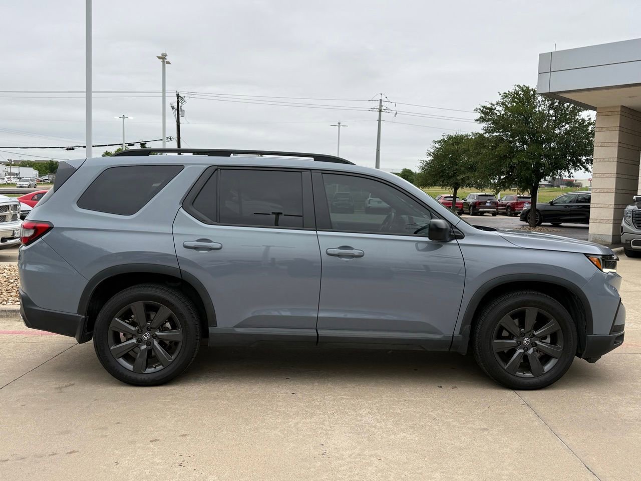 Used 2024 Honda Pilot Sport image 7