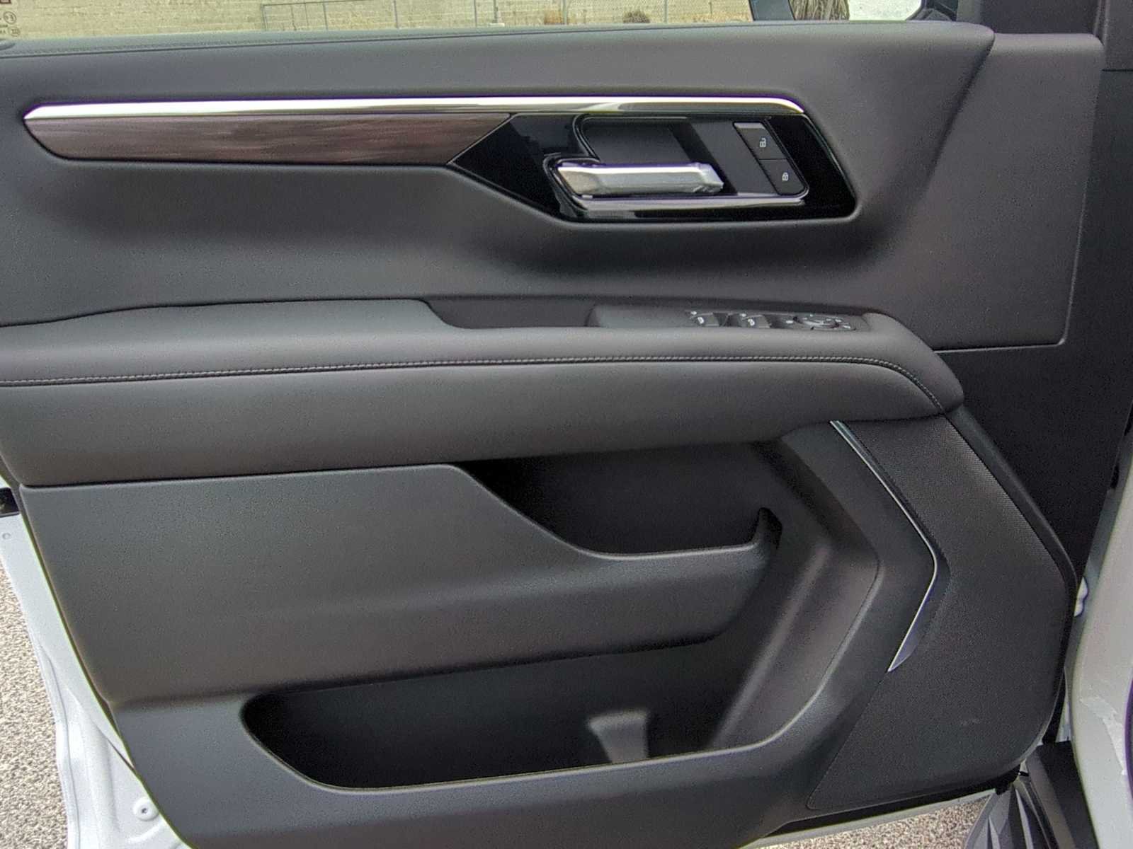 New 2026 Chevrolet Suburban LS RWD image 10