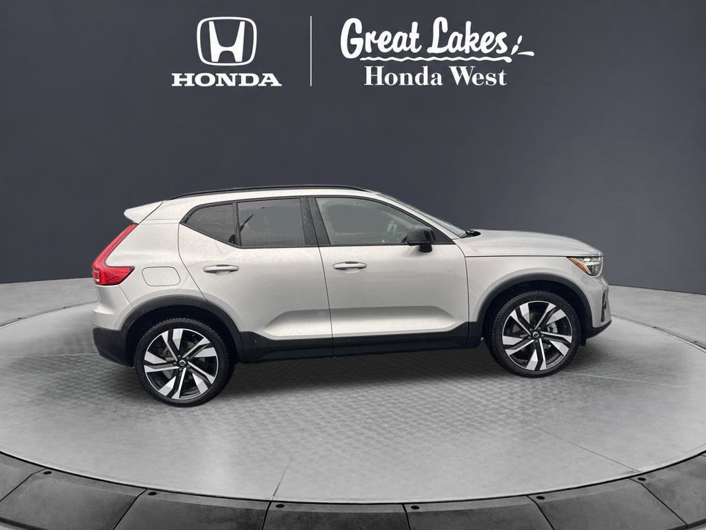 Used 2023 Volvo XC40 B5 Plus w/ Driver Assist Package AWD/4WD image 7