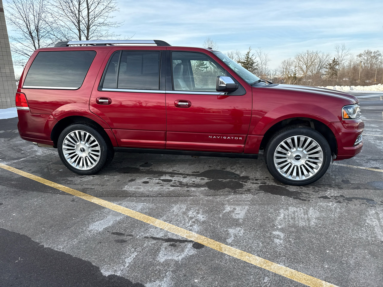 Used 2017 Lincoln Navigator Select image 4