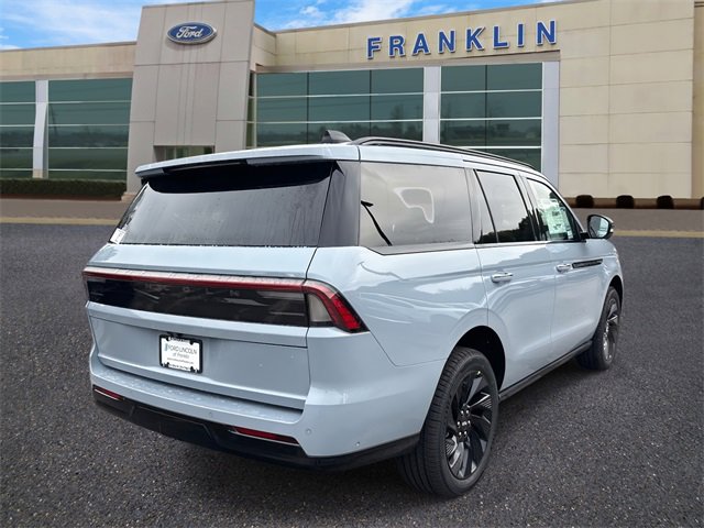 New 2025 Lincoln Navigator Reserve w/ Jet Appearance Package image 7