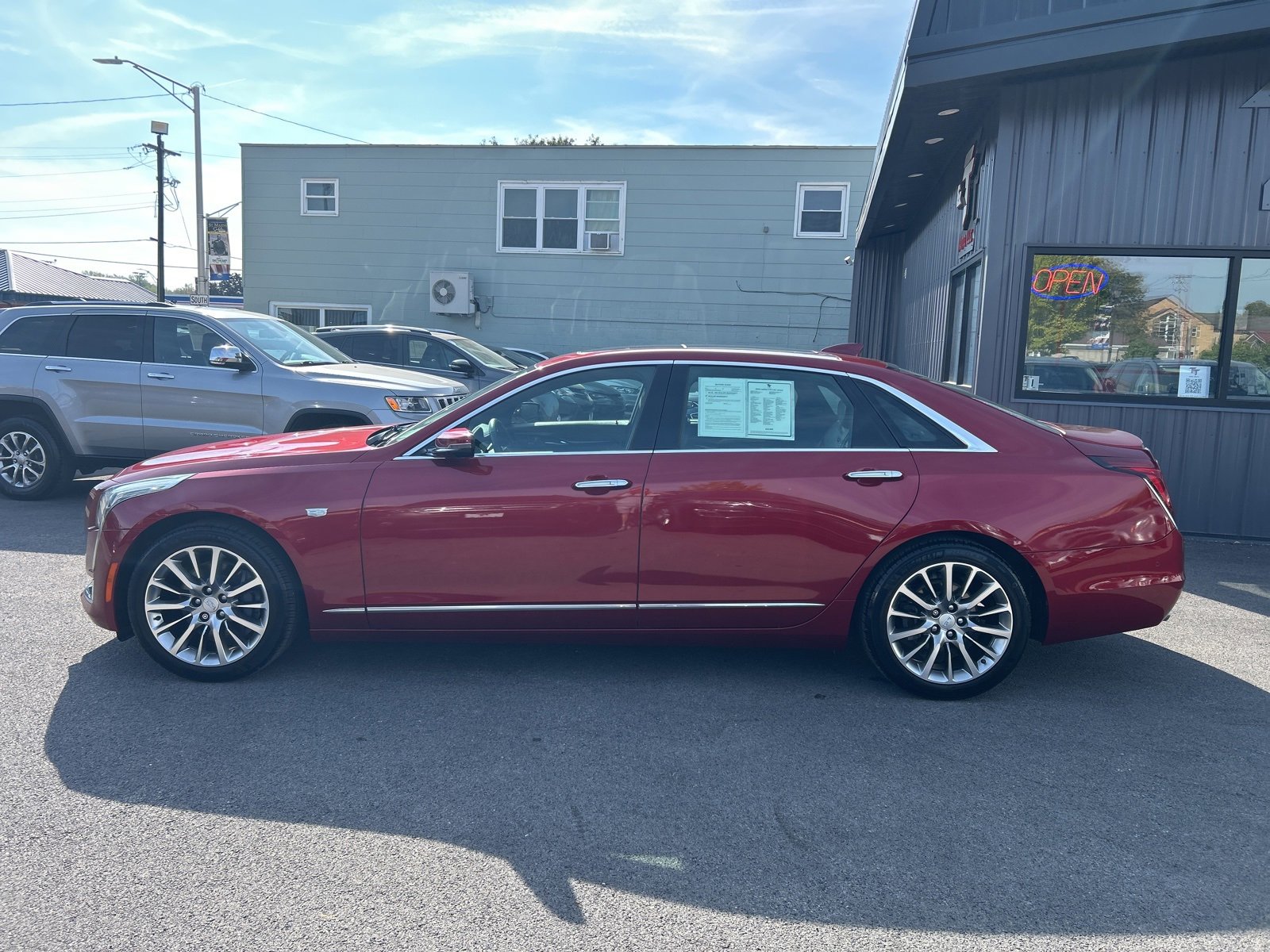 Used 2018 Cadillac CT6 Luxury image 2
