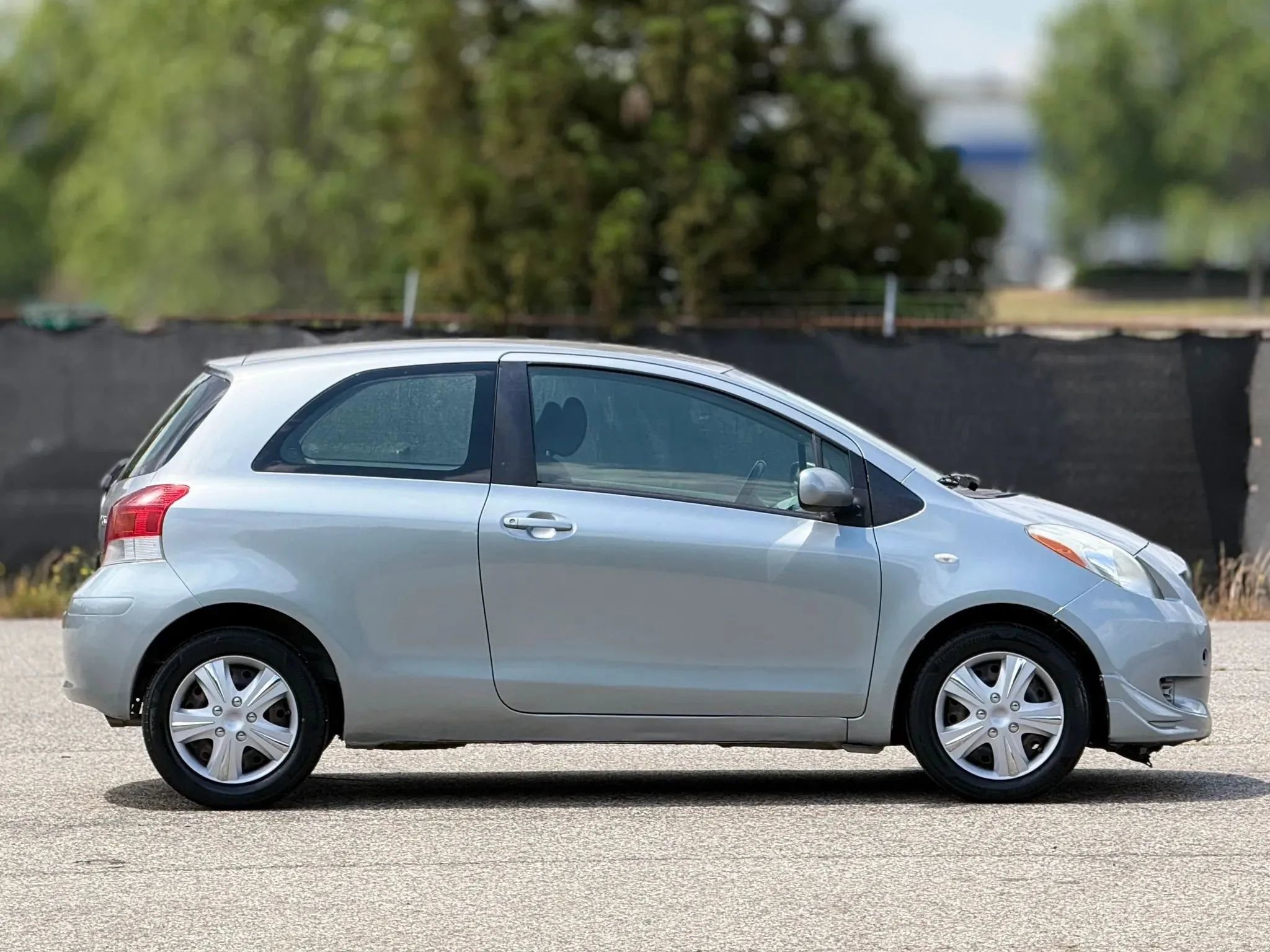 Used 2009 Toyota Yaris 2-Door Hatchback FWD image 7