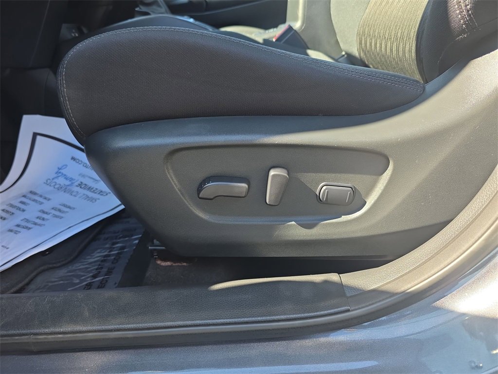 Used 2019 Nissan Rogue SV image 12