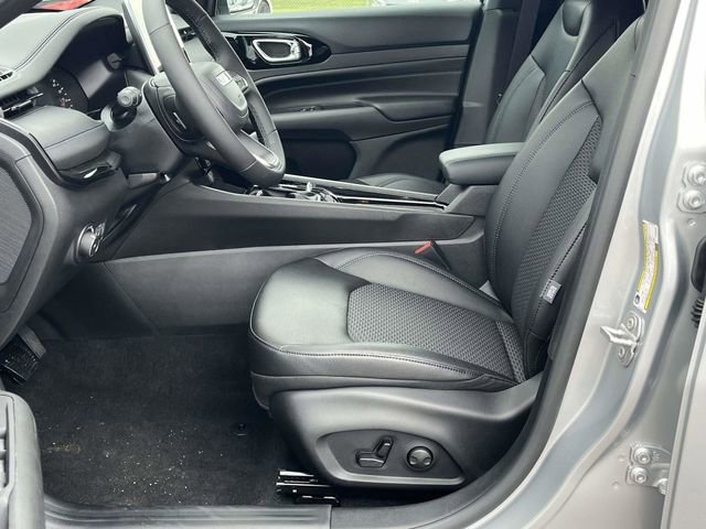 New 2026 Jeep Compass Latitude image 10