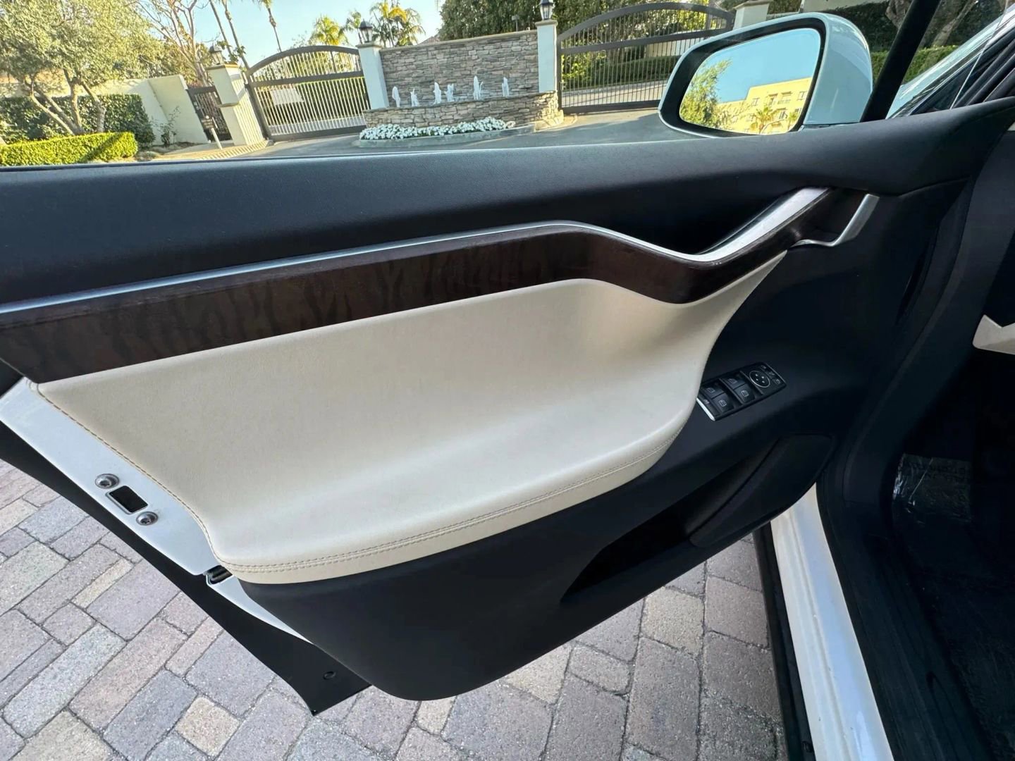 Used 2017 Tesla Model X 75D image 30