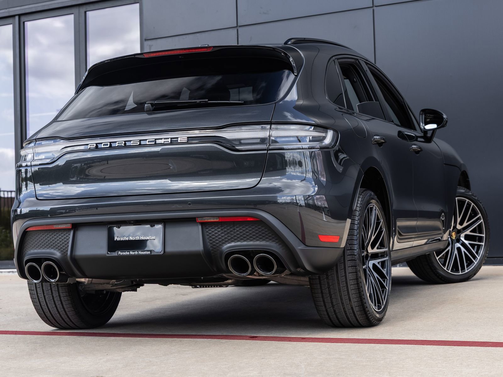 Certified 2026 Porsche Macan AWD/4WD image 11