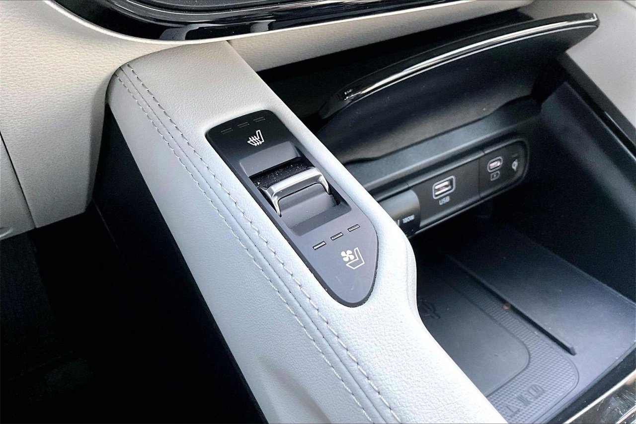 Used 2025 Kia Telluride EX w/ EX Captain's Chair Package image 27