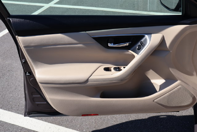 Used 2015 Nissan Altima 2.5 SV w/ Convenience Package FWD image 14