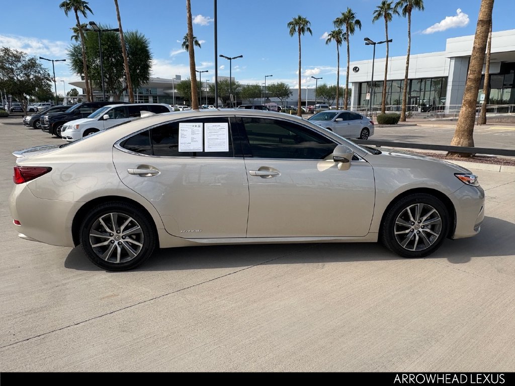 Used 2018 Lexus ES 300h w/ Luxury Package FWD image 6