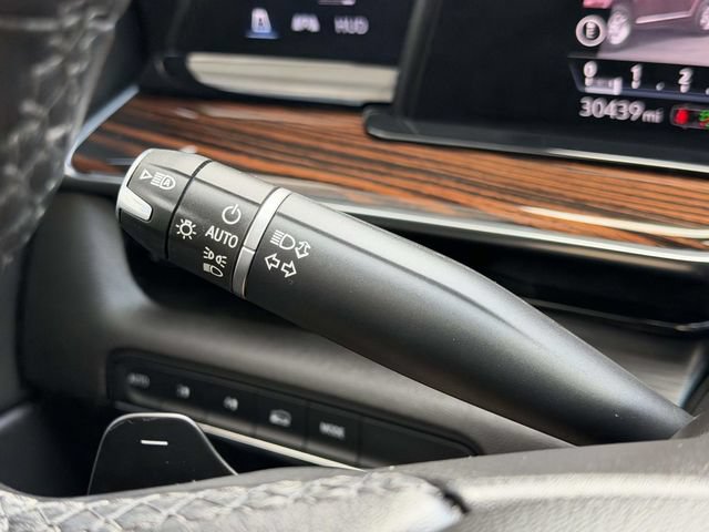 Used 2021 Cadillac Escalade Premium Luxury AWD/4WD image 19