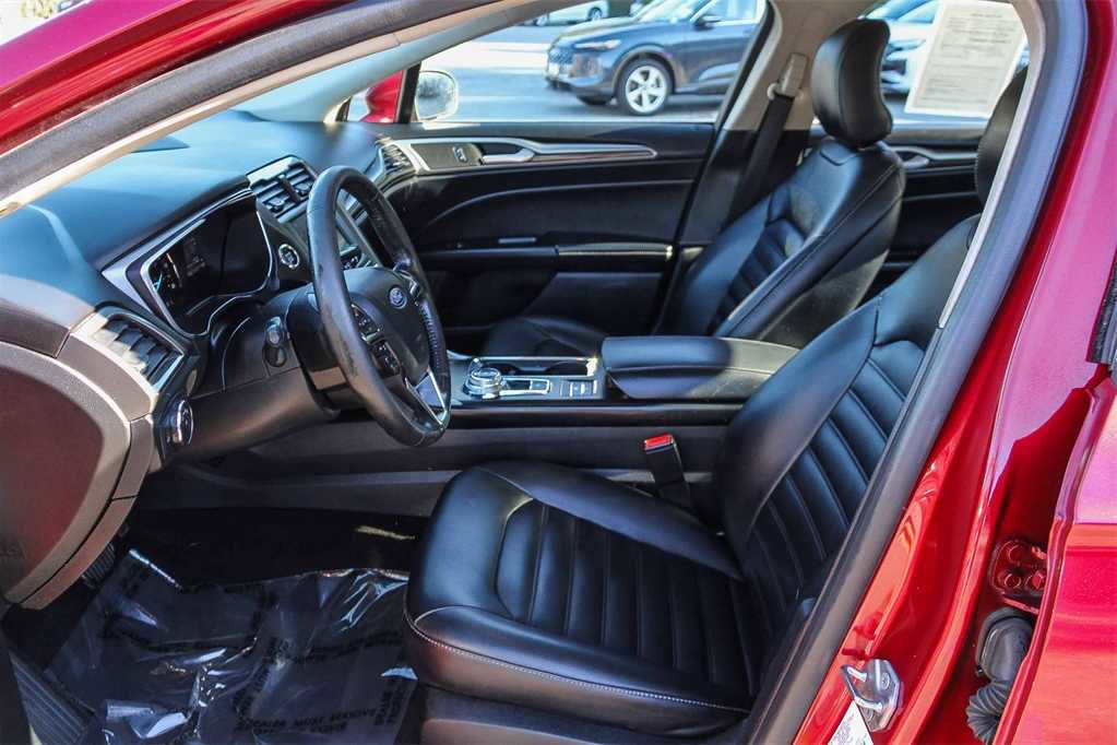 Used 2019 Ford Fusion SEL image 18