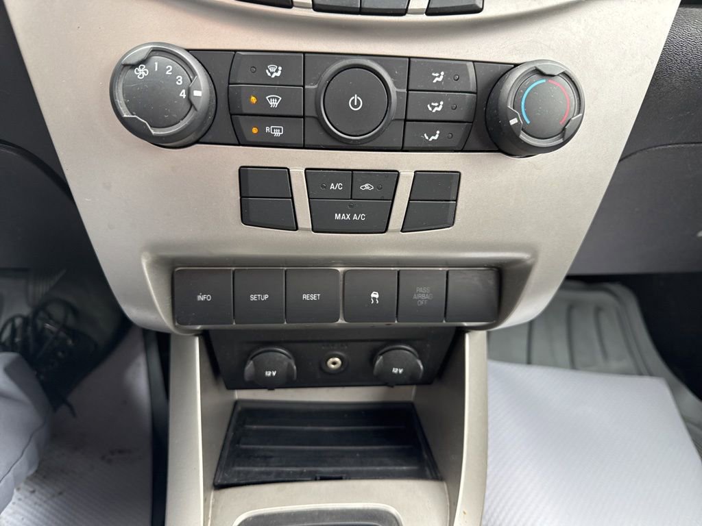Used 2010 Ford Focus SE image 15