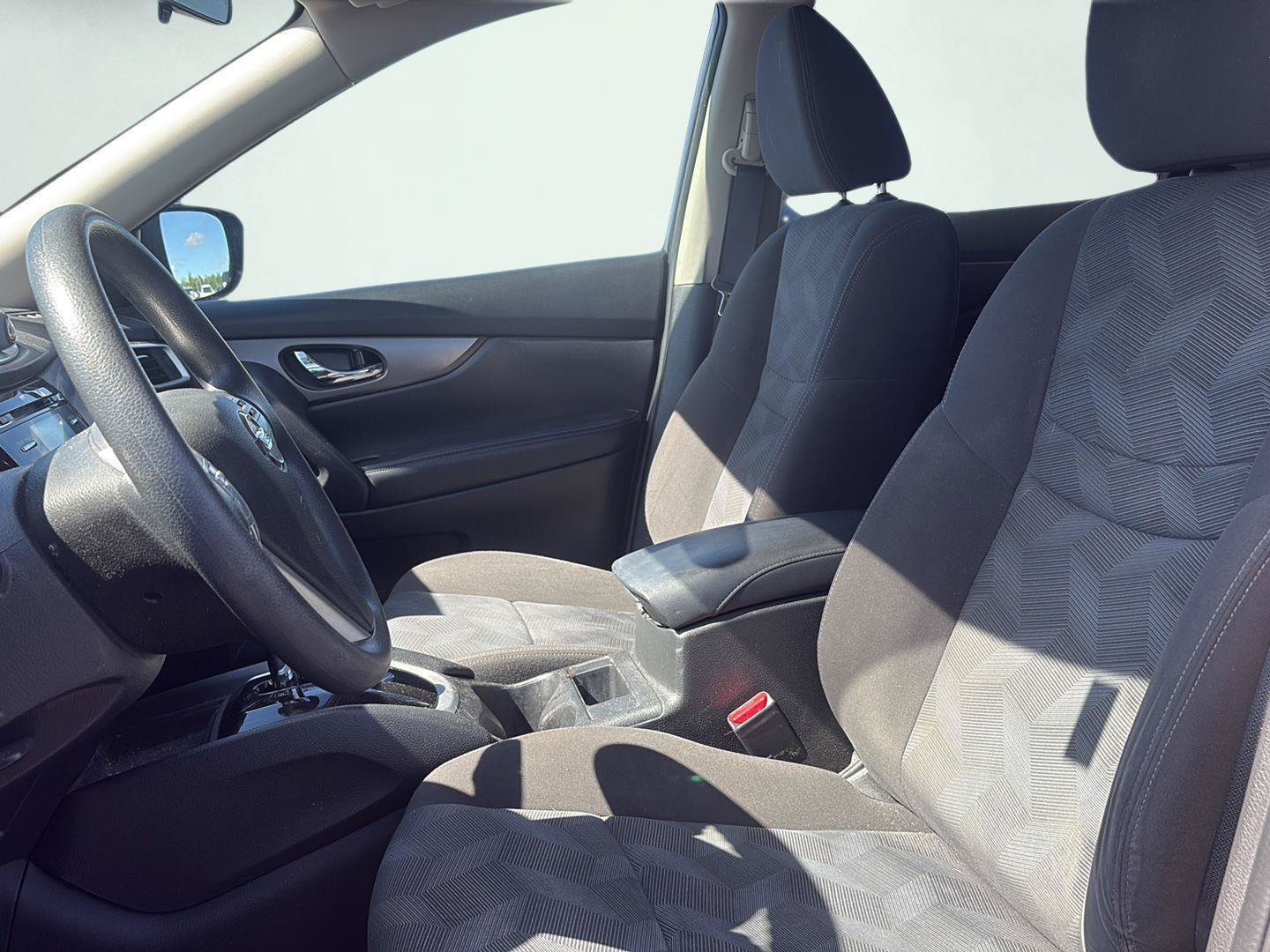 Used 2016 Nissan Rogue SV AWD/4WD image 9