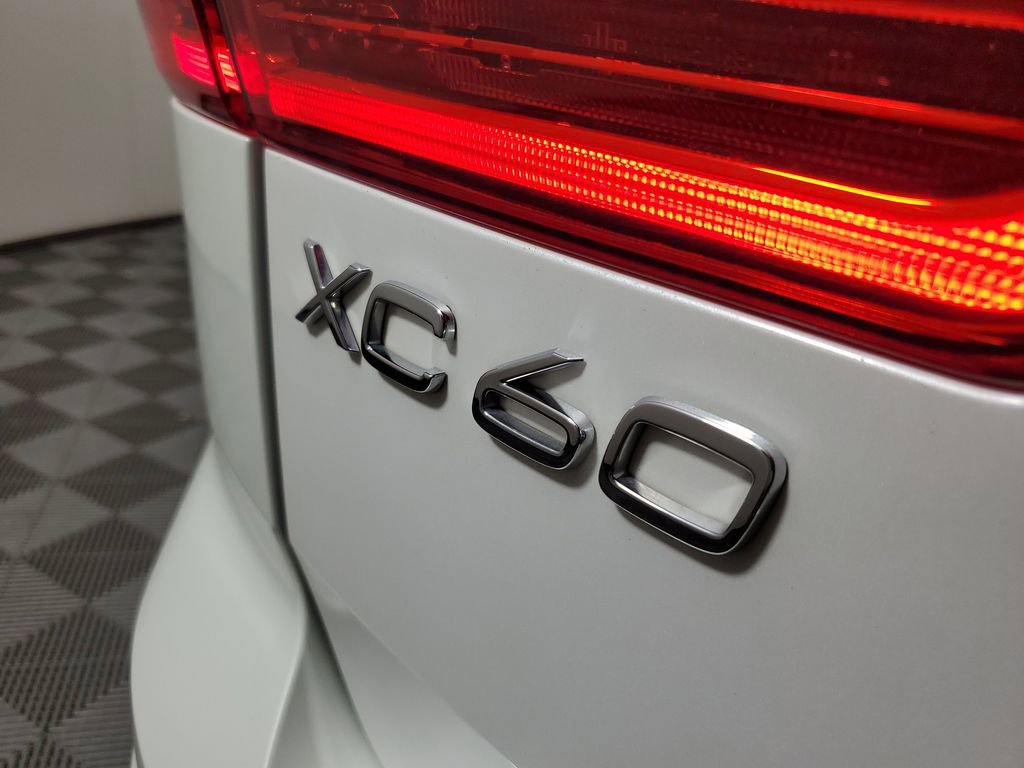 Used 2025 Volvo XC60 B5 Plus AWD/4WD image 10