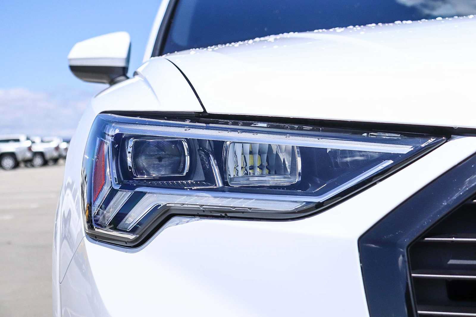 Used 2025 Audi Q3 2.0T Premium w/ Convenience Package AWD/4WD image 9