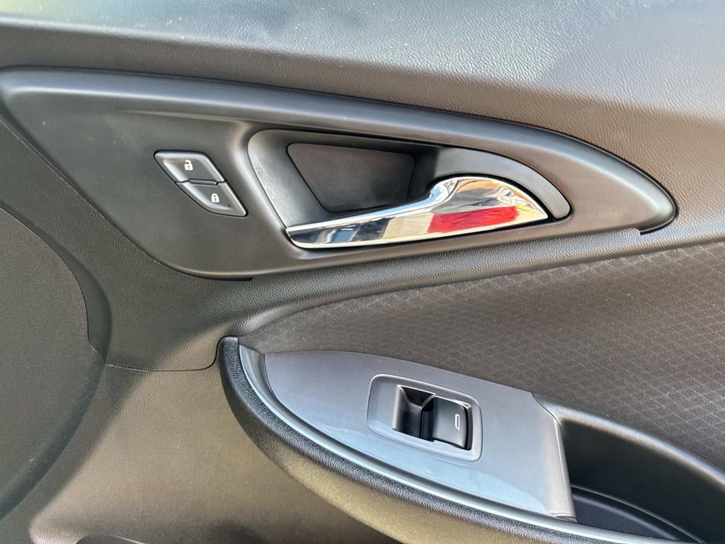 Used 2021 Chevrolet Malibu LT image 15