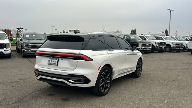 Used 2024 Lincoln Nautilus Reserve image 3