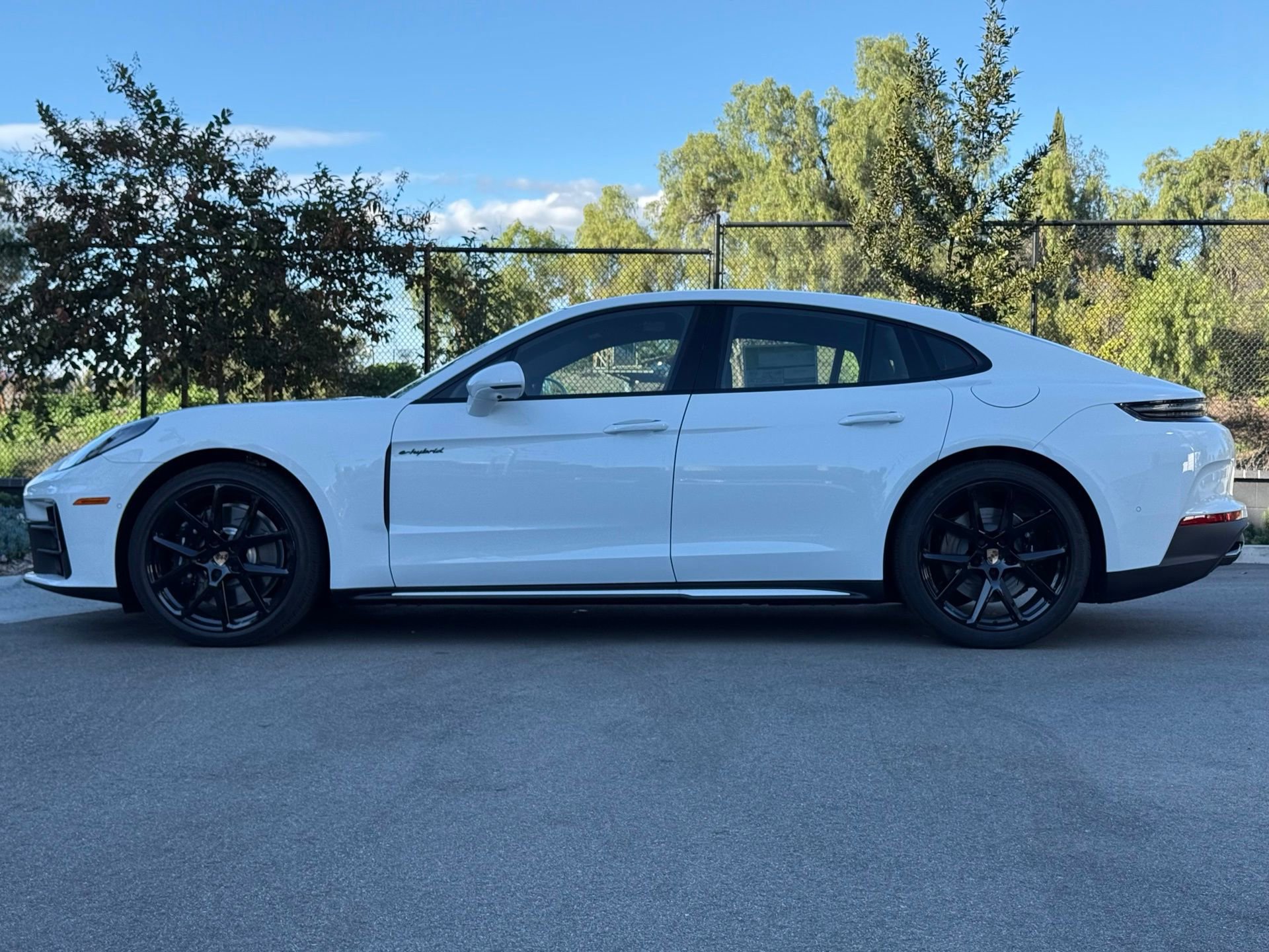 New 2026 Porsche Panamera 4 E-Hybrid AWD/4WD image 2