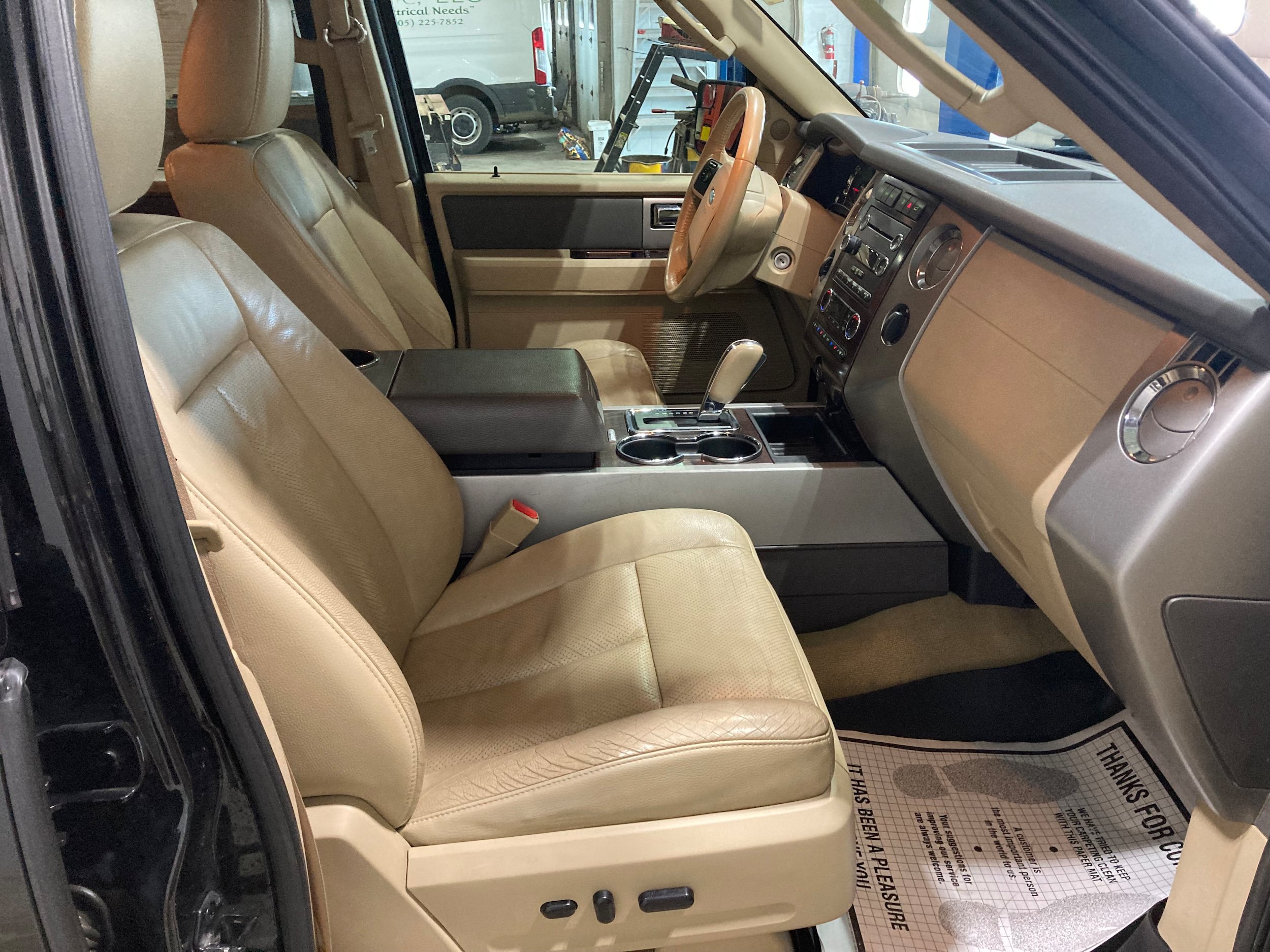 Used 2014 Ford Expedition EL XLT w/ Equipment Group 202A AWD/4WD image 4