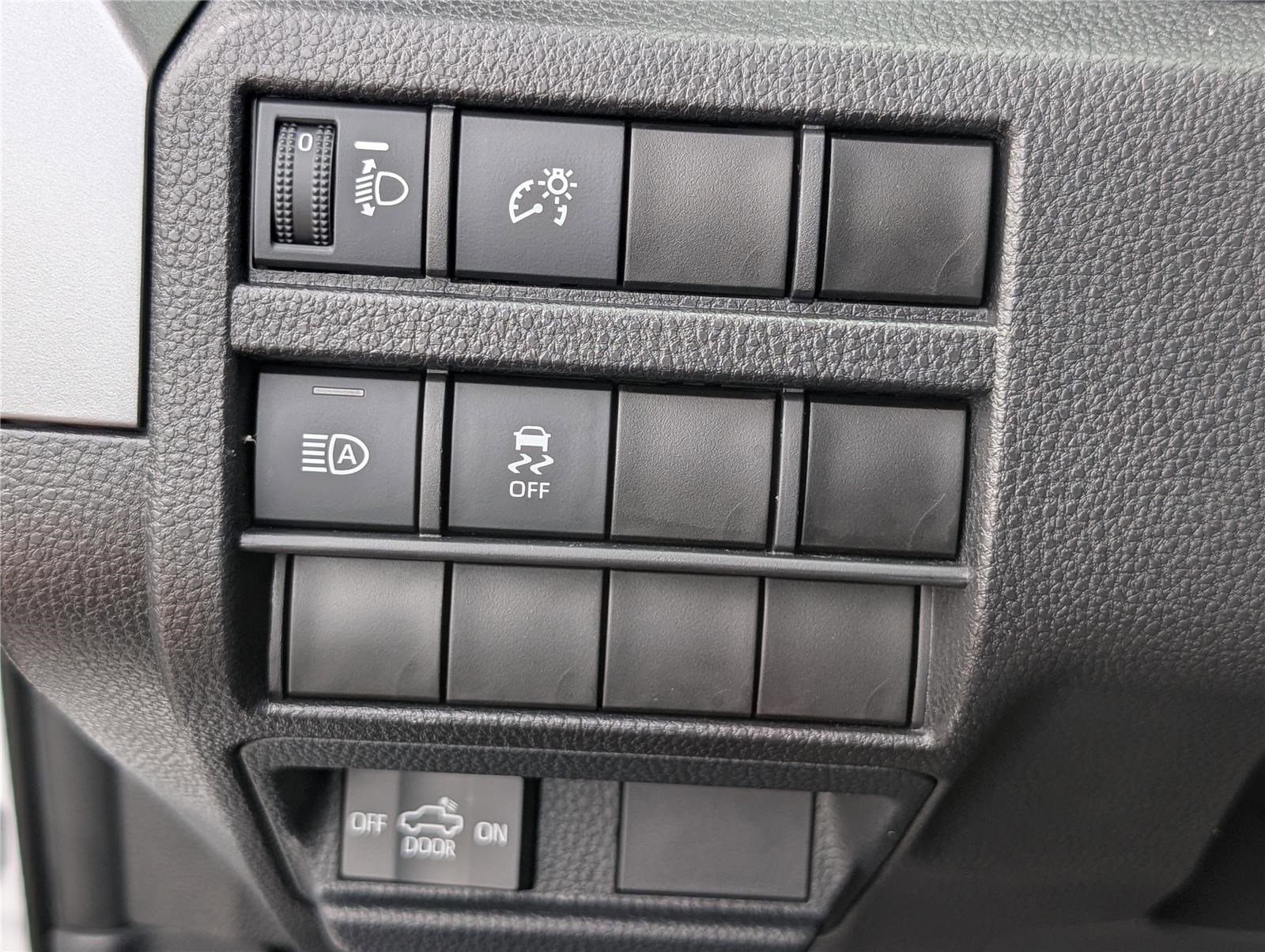 Used 2024 Toyota Tacoma SR5 AWD/4WD image 19