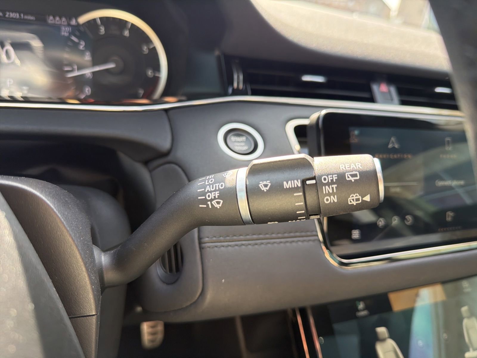 Used 2023 Land Rover Range Rover Evoque R-Dynamic SE image 36