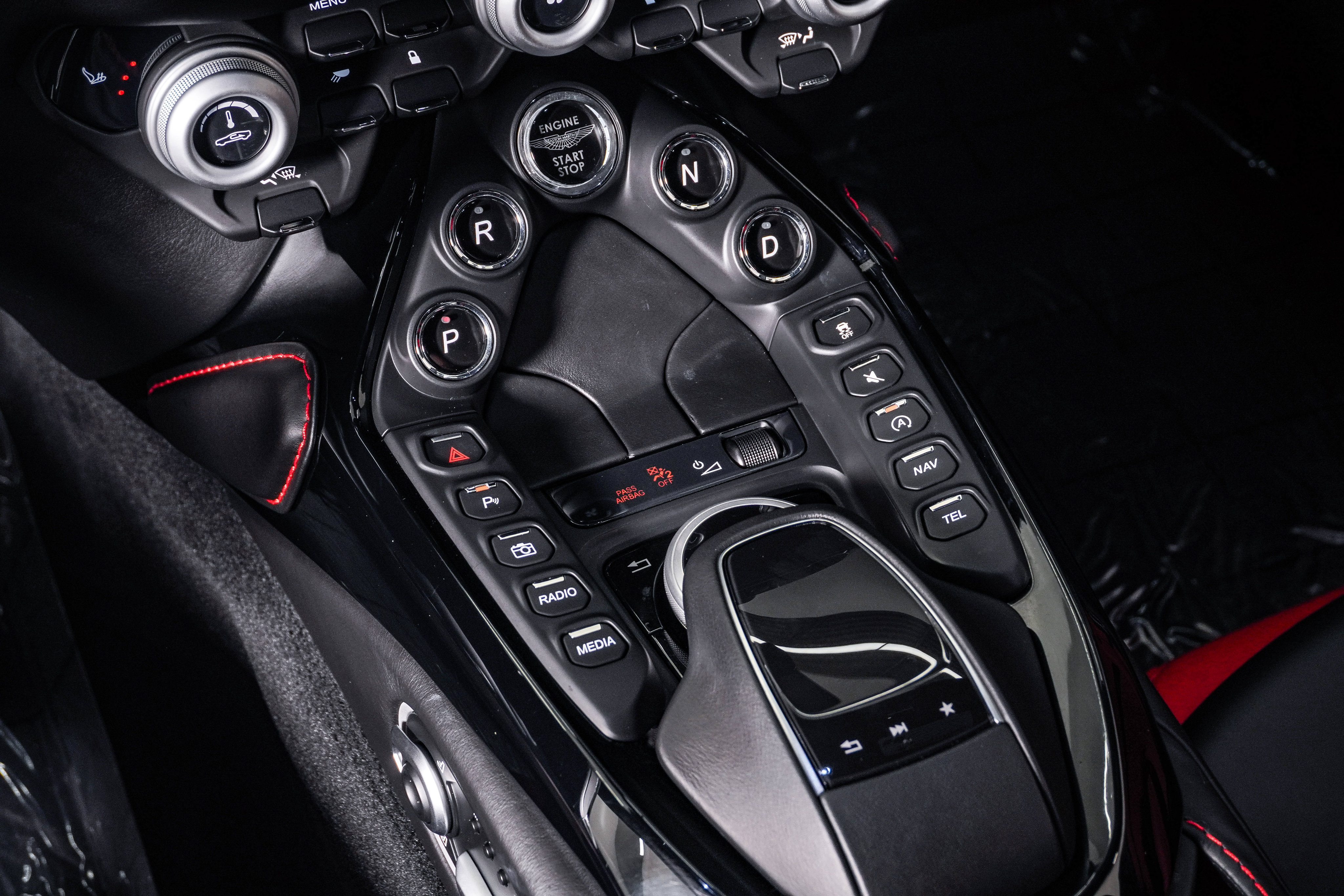 Used 2019 Aston Martin V8 Vantage Coupe RWD image 29