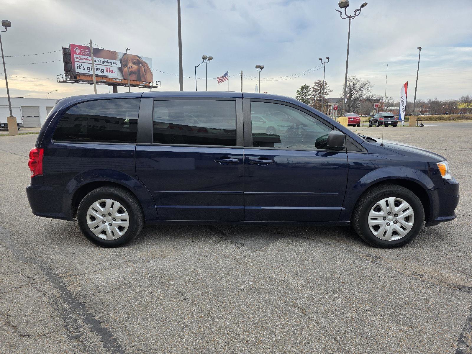 Used 2017 Dodge Grand Caravan SE w/ Power Window Group image 4