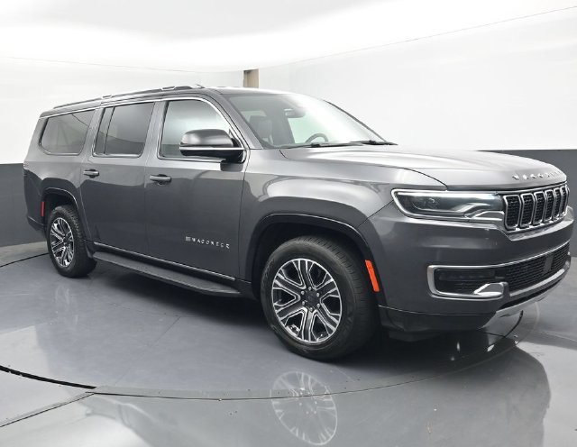 Used 2024 Jeep Wagoneer L Series II w/ Flexible Seating Group AWD/4WD image 2