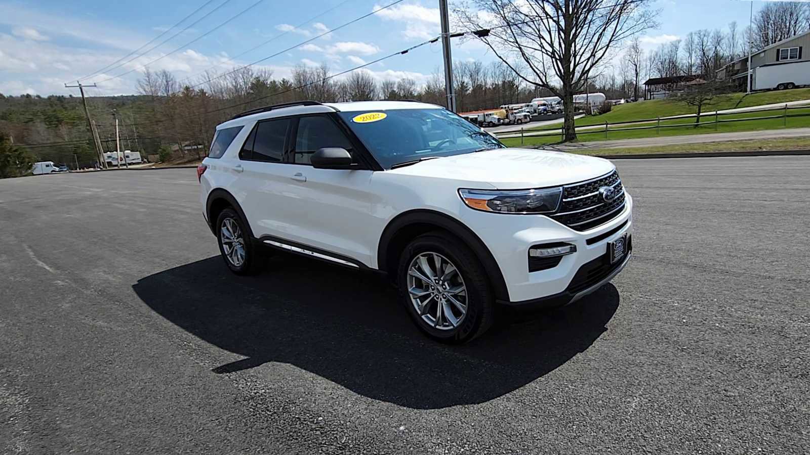 Used 2022 Ford Explorer XLT w/ Equipment Group 202A AWD/4WD image 2