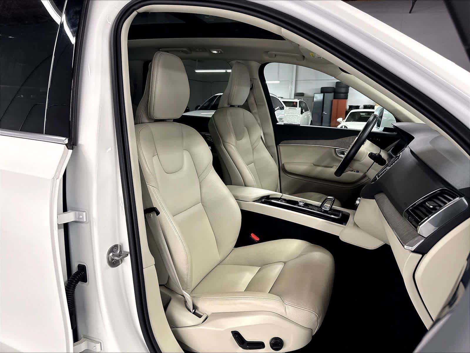 Used 2024 Volvo XC90 B6 Plus AWD/4WD image 10