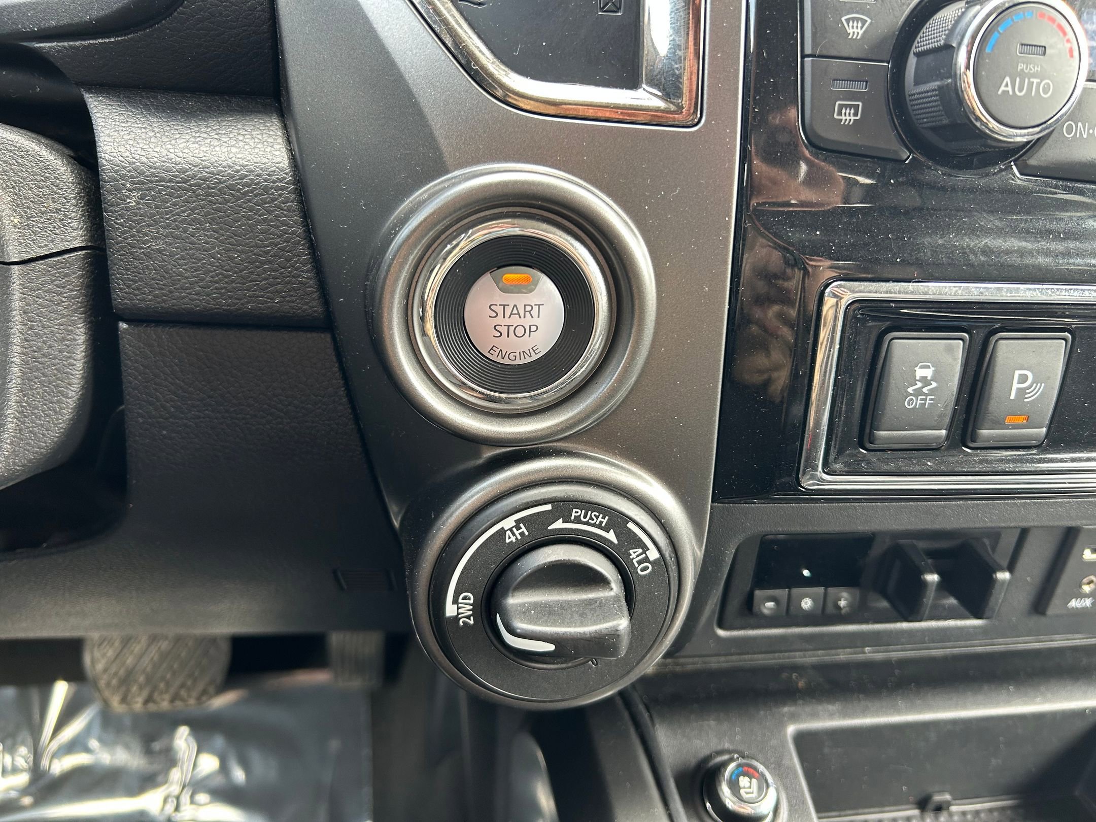 Used 2018 Nissan Titan Platinum Reserve image 18