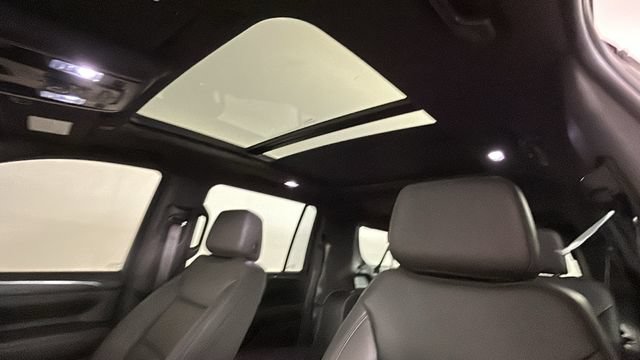Used 2022 Chevrolet Suburban LT w/ Luxury Package AWD/4WD image 12