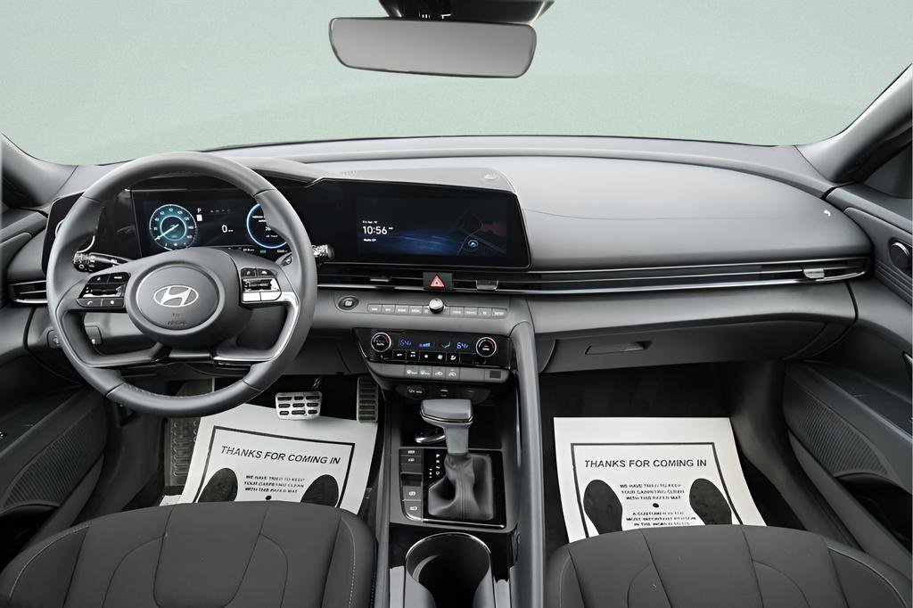 Certified 2025 Hyundai Elantra SEL FWD image 17