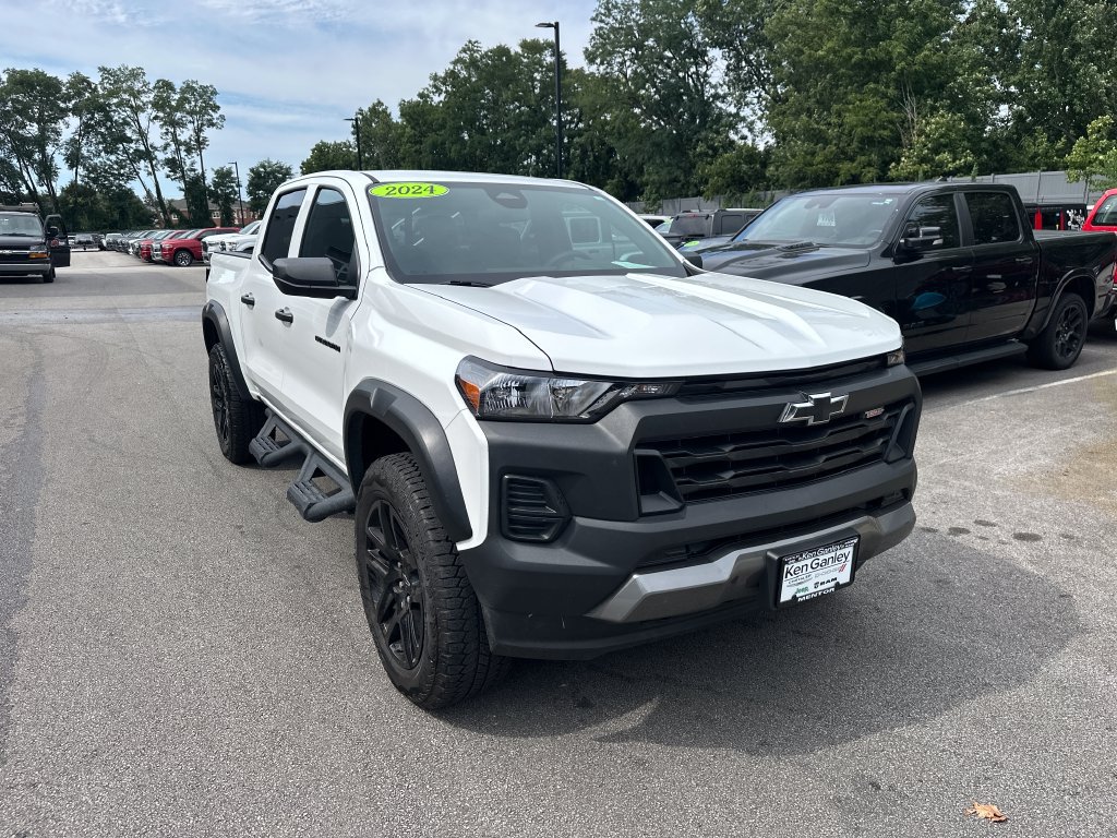 Used 2024 Chevrolet Colorado Trail Boss AWD/4WD image 4