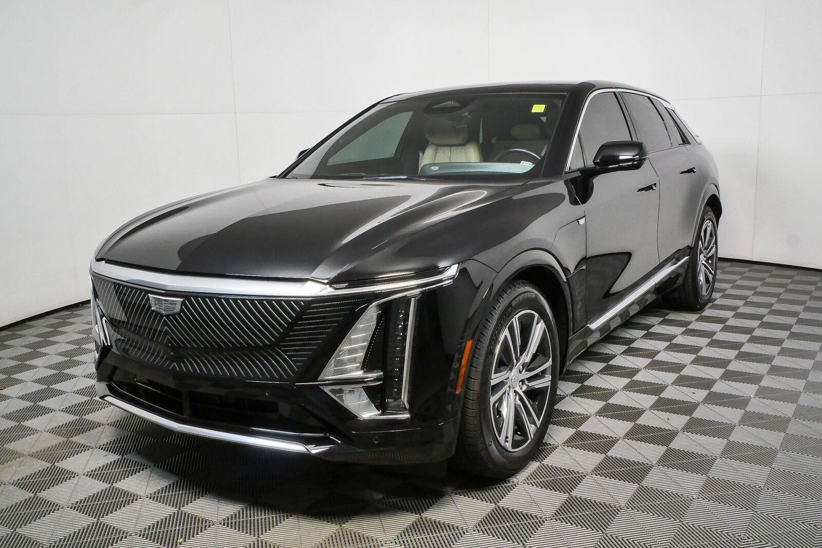 Used 2024 Cadillac Lyriq Luxury w/ Nappa Leather Package AWD/4WD image 23