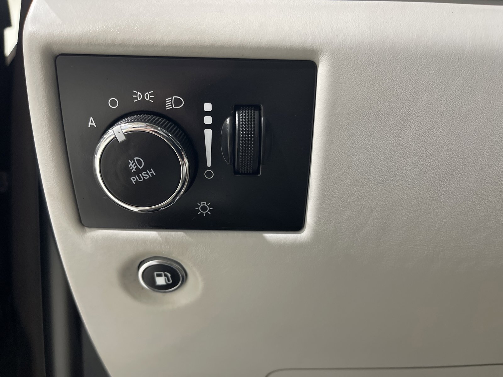 Used 2019 Jeep Grand Cherokee Summit image 32
