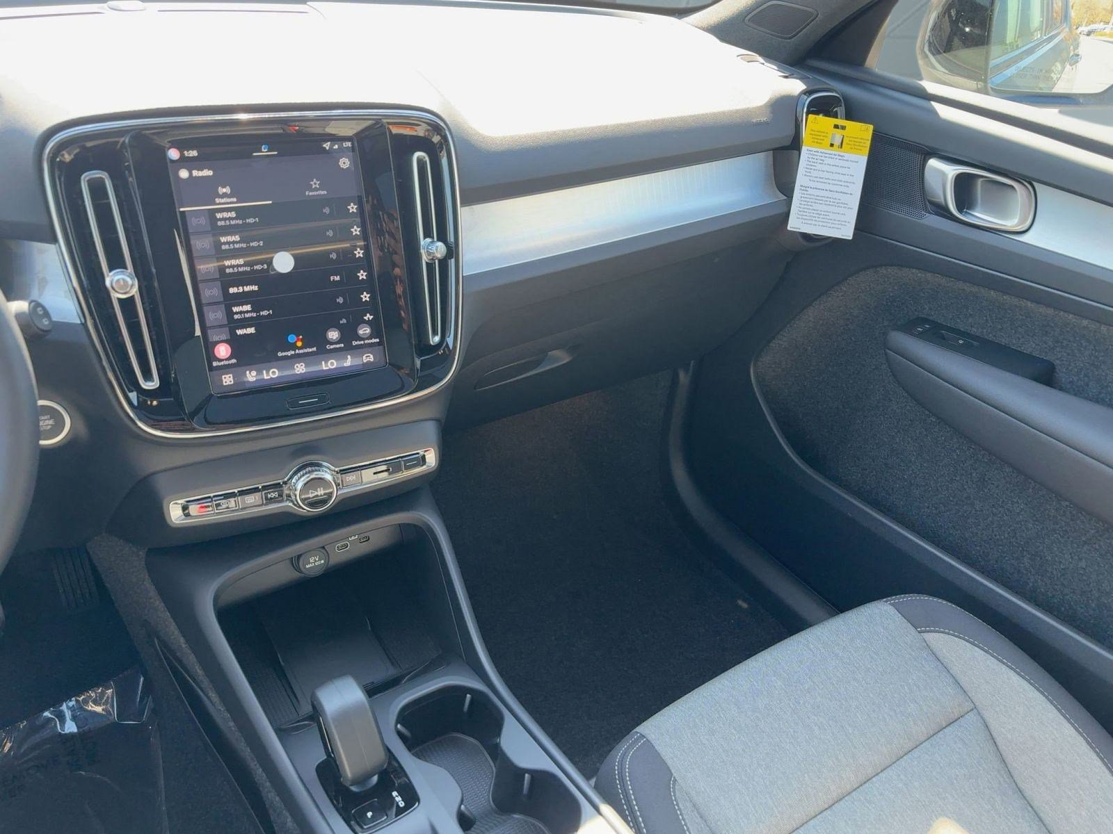 New 2026 Volvo XC40 B4 Core w/ Protection Package image 26