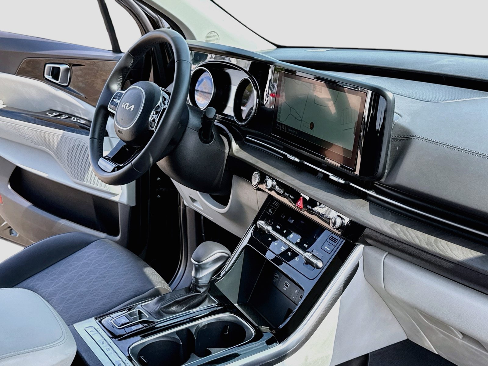 Used 2024 Kia Carnival EX FWD image 15