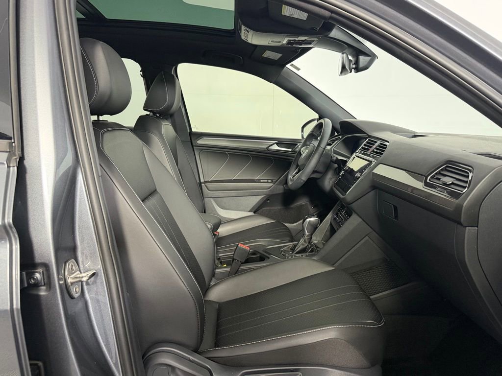 Used 2024 Volkswagen Tiguan SE R-Line image 29
