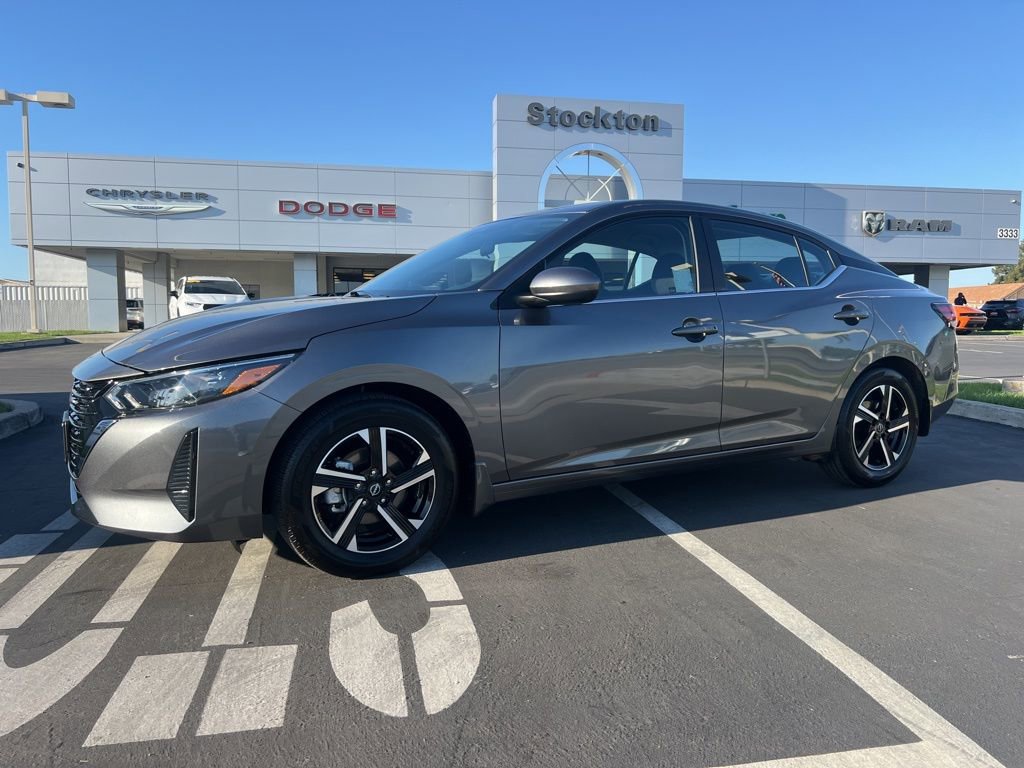 Used 2025 Nissan Sentra SV image 1